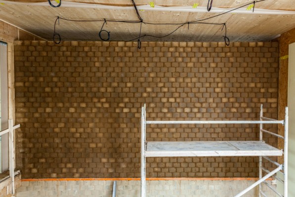 Mur briques de terre crue étage